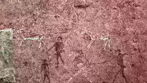 Chartique ancienne à travers des peintures grottes