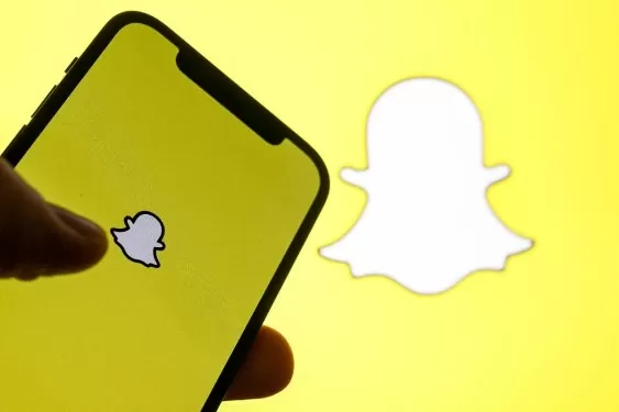 Snapchat otorga recompensas por contenido completamente generado por inteligencia artificial en Spotlight