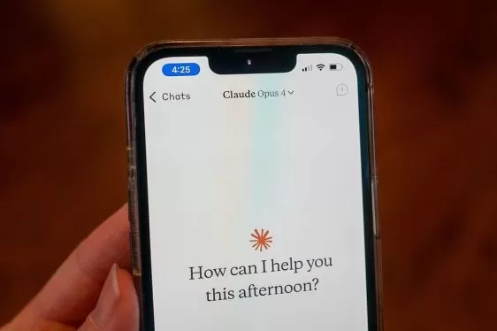 ユーザーが移行する中、クロードがChatGPTに追い上げを見せる