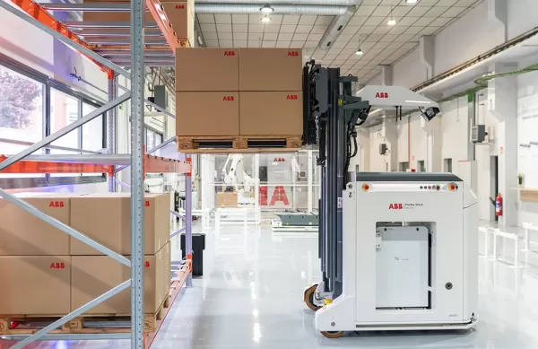 ABB Robotics integriert die vSLAM-Navigation in den autonomen Gabelstapler F712