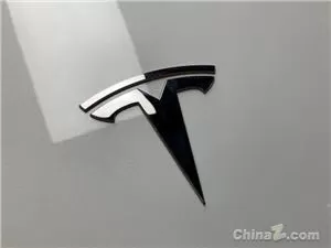 Tesla hat in Shanghai die Anmeldung für ein Sprach-KI-Modell für Fahrzeuge abgeschlossen