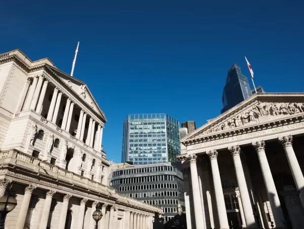 UK Banks Face Risks From AI Market Growth and Opaque Debt