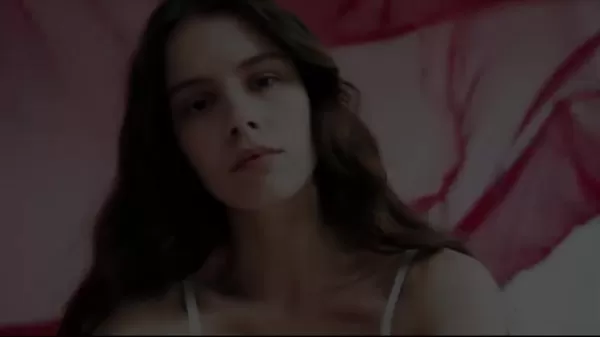 Desenuar beleza etérea: uma jornada para a sensualidade e a reflexão interior