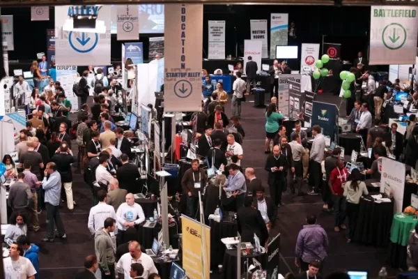 TechCrunch Disrupt 2025 in San Francisco vom 27. bis 29. Oktober bietet eine begrenzte Anzahl von Tischen auf der Ausstellungsfläche an, von denen nur noch 7 übrig sind und die voraussichtlich bis zum 17. Oktober ausverkauft sein werden. Zu den Vorteilen gehören die Präsentation bei Investoren durch Top-VCs, Markensichtbarkeit, Traktionsmöglichkeiten und Vergünstigungen wie 10 Freikarten Handeln Sie schnell, da die Wettbewerber um die Plätze buhlen