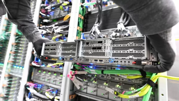 Amazon AWS a lancé AI Factories, un produit permettant aux entreprises et aux gouvernements d'exécuter ses systèmes d'IA gérés dans leurs propres centres de données. Cette collaboration avec Nvidia utilise les technologies AWS et Nvidia, notamment les GPU Blackwell ou Amazon Trainium3, et répond aux préoccupations en matière de souveraineté des données en conservant les données dans les locaux de l'entreprise.