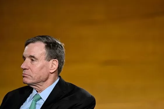 Senador propõe taxa sobre centros de dados para compensar a perda de empregos causada pela IA