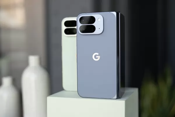 Google Pixel 10 Pro Fold in two color options