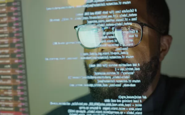 Cognition AI, Entwickler des Programmierassistenten Devin, hat unter der Führung von Founders Fund 400 Mio. USD bei einer Bewertung von 10,2 Mrd. USD erhalten, gegenüber 4 Mrd. USD zu Beginn des Jahres. Der Umsatz stieg auf 73 Mio. USD pro Jahr, während die Belegschaft umstrukturiert wurde. 30 Mitarbeiter wurden entlassen und die anspruchsvolle 80-Stunden-Woche für die verbleibenden Mitarbeiter reduziert.