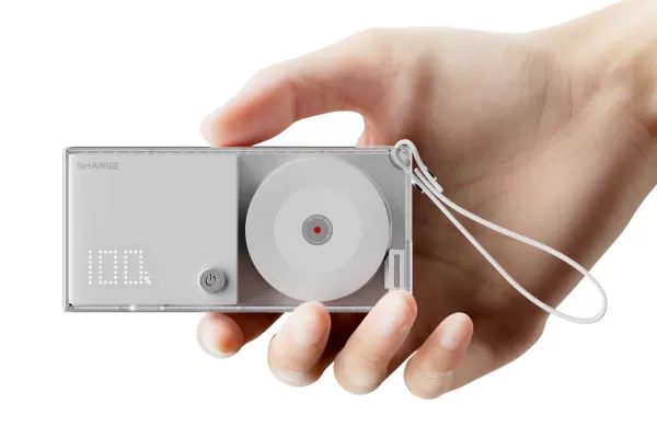 Sharge dévoile un chargeur rétractable avec batterie rechargeable intégrée