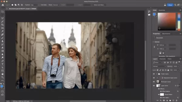 vidéo de Photoshop et du nouveau panneau où l'utilisateur tape pour remplacer le ciel dans l'image de deux personnes marchant dans le centre-ville d'Europe