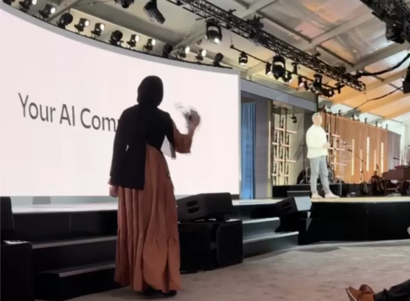 Работник Microsoft нарушает 50 -летие, лейблы AI Boss 'War Profiteer'
