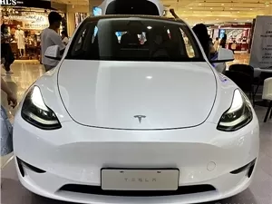 Tesla Integrates Grok for Hands-Free FSD Voice Control