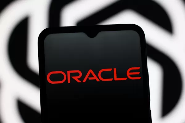 Oracle cherche à obtenir 15 milliards de dollars d'obligations, quelques semaines après avoir signé un accord de calcul d'IA de 300 milliards de dollars avec OpenAI et discuté d'un autre accord de 20 milliards de dollars avec Meta, dans un contexte de changements de direction comprenant de nouveaux co-PDG en remplacement de Safra Catz.