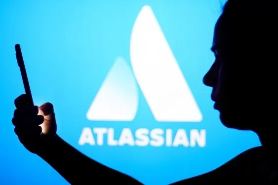 アトラシアン、ConfluenceにビジュアルAIツールとサードパーティ製エージェントを追加