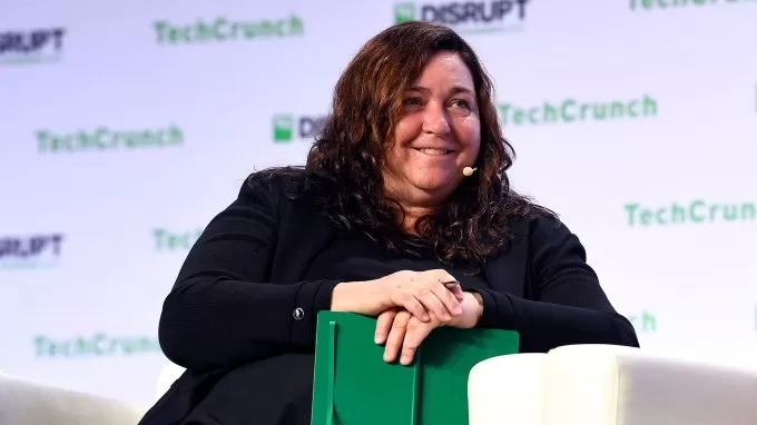 Gradient Ventures 설립자이자 관리 파트너인 안나 패터슨이 TechCrunch Disrupt San Francisco 2019에서 무대에서 연설하고 있다