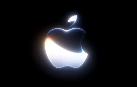 Apple tightens Siri's web access in iOS 27 Beta 2, blocking the assistant from summarizing, reading, or extracting external URLs to protect content ecosystems and reduce AI scraping. Users can still generate page summaries via Apple Intelligence within Safari after actively opening a webpage, balancing convenience and copyright protection.
