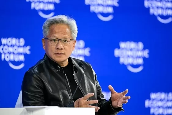 Nvidia 執行長黃仁勳告訴特朗普：“我們不會讓 [人工智慧放緩] 發生。”