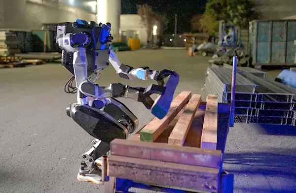 Noble Machines tritt mit dem humanoiden Roboter Moby aus der Versenkung hervor