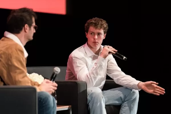 Le TechCrunch Disrupt 2025 AI Stage, qui se tiendra du 27 au 29 octobre à SF, accueillera des dirigeants de Character.AI, Hugging Face, Wayve et d'autres, qui discuteront de l'IA générative, des véhicules autonomes et de la sécurité nationale. Les sessions couvrent les perspectives des sociétés de capital-risque, la créativité axée sur l'IA, la technologie de défense et les outils de développement. L'inscription anticipée permet d'économiser jusqu'à 668 dollars avant le 26 septembre.