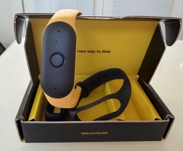«Wearable Bee» от Amazon с искусственным интеллектом: первое знакомство с новым интерактивным устройством