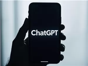 Health s'étend à l'échelle nationale, s'intègre à Apple Health et aux dossiers médicaux électroniques, et analyse les rapports d'examen physique