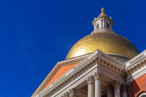 Massachusetts impõe novas exigências de energia limpa para data centers