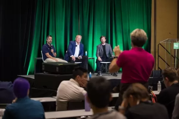 TechCrunch Disrupt 2026의 두 번째 입장권을 50% 할인된 가격에 구매할 수 있는 기회는 이제 24시간 남았습니다.