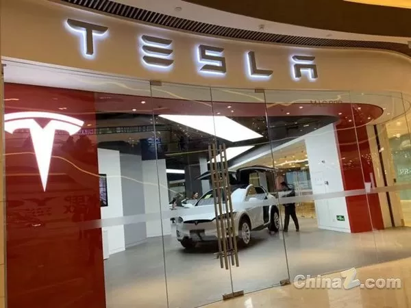 Tesla unveiled a new AI vision system that can deploy airbags 70 milliseconds before an unavoidable collision to reduce injury risk. CEO Elon Musk stated the feature will be free in all new models. The system uses real-time data analysis and has drawn significant industry attention for advancing vehicle safety.