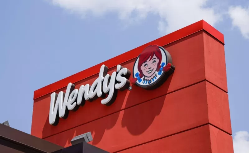 Драйв Wendy's Drive-Thrus предложить двуязычную услугу в избранных штатах