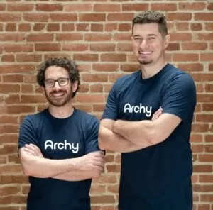 Archy, une plateforme alimentée par l'IA pour les cabinets dentaires, a levé 20 millions de dollars lors d'un tour de table de série B mené par TCV, ce qui porte le financement total à 47 millions de dollars La startup offre un système tout-en-un basé sur le cloud pour gérer la planification, la facturation, l'imagerie et les paiements, remplaçant de multiples outils obsolètes Elle traite plus de 100 millions de paiements par an, sert 25 millions de patients et rapporte un gain de temps de 80 heures par mois pour les cabinets La société prévoit d'agrandir son équipe et de s'internationaliser d'ici à 2026
