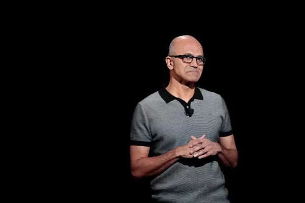 Microsoft получает доступ к проектам чипов OpenAI AI в рамках нового партнерства до 2032 года, используя полупроводниковый опыт производителей ChatGPT для ускорения разработки собственных чипов.