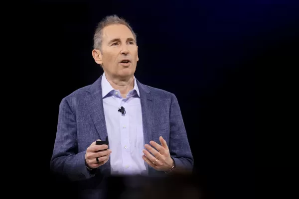El CEO de Amazon planea introducir anuncios en las conversaciones de Alexa