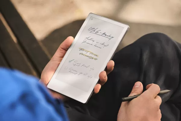 Remarkable dévoile un bloc-notes numérique compact, plus petit qu'un livre de poche